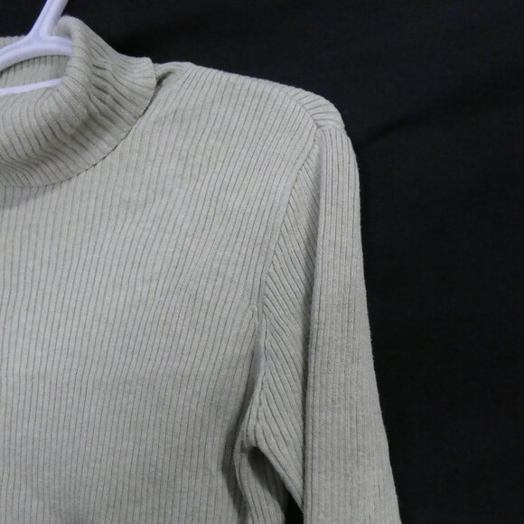 GAP | medium | Light Green Ribbed Turtleneck Sweater - Picture 5 of 15